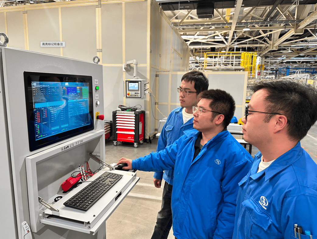 上汽集團(tuán)技術(shù)攻關(guān)項(xiàng)目榮膺上海市重點(diǎn)產(chǎn)品質(zhì)量攻關(guān)成果，引領(lǐng)行業(yè)技術(shù)開發(fā)新標(biāo)桿